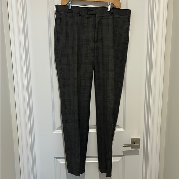 Men's Gray Plaid Suit - Picture 3 of 4